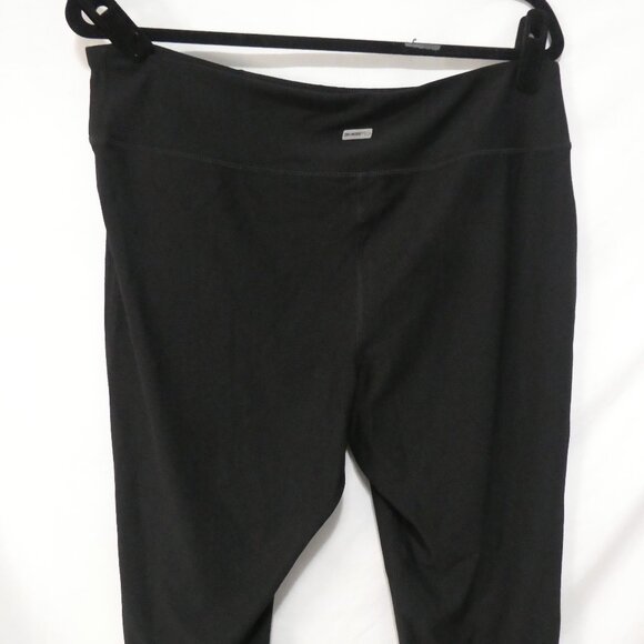 ATHLETIC WORKS - Fitted Crop - Dri More Tech | XL | Cropped Black Leggings - Picture 13 of 16